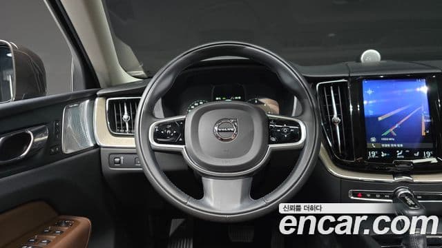 Volvo XC60 2019 — ფოტო 12/20
