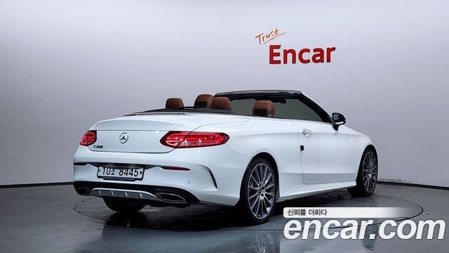 Mercedes-Benz C-Class 2018 — ფოტო 2/20