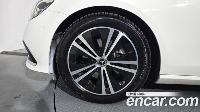 Mercedes-Benz E-Class 2020 — ფოტო 4/20