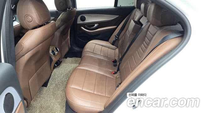 Mercedes-Benz E-Class 2020 — ფოტო 11/20