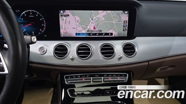 Mercedes-Benz E-Class 2020 — ფოტო 12/20