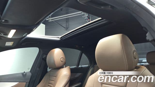 Mercedes-Benz E-Class 2020 — ფოტო 17/20