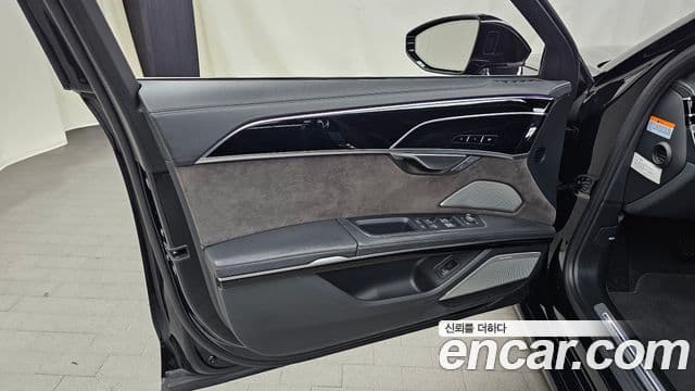 Audi A8 2020 — Photo 31/32
