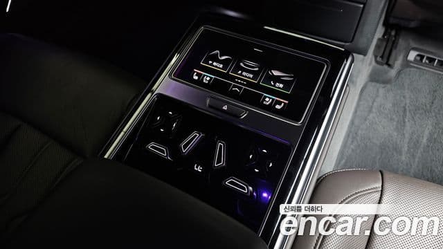 Audi A8 2020 — Photo 8/32