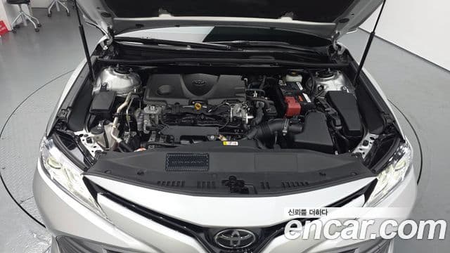 Toyota Camry 2019 — ფოტო 6/20
