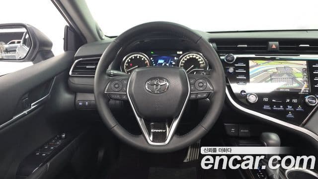 Toyota Camry 2019 — ფოტო 12/20