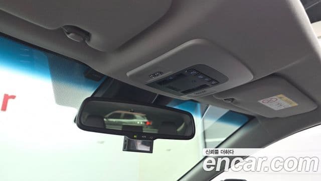 Toyota Camry 2019 — ფოტო 19/20