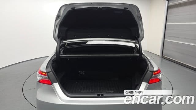 Toyota Camry 2019 — ფოტო 20/20