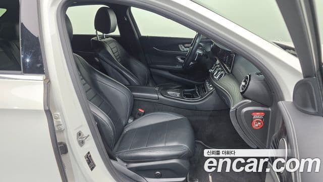Mercedes-Benz E-Class 2021 — ფოტო 11/20