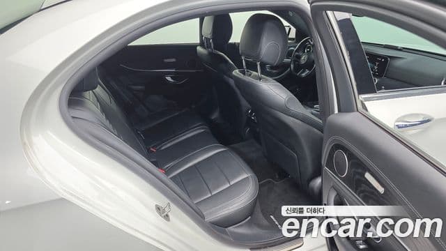 Mercedes-Benz E-Class 2021 — ფოტო 12/20