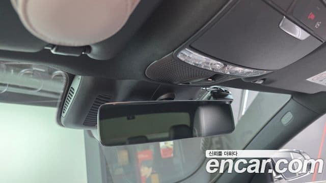 Mercedes-Benz E-Class 2021 — ფოტო 19/20