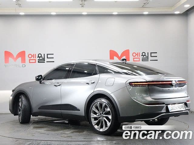 Toyota Crown Crossover 2025 — ფოტო 17/20