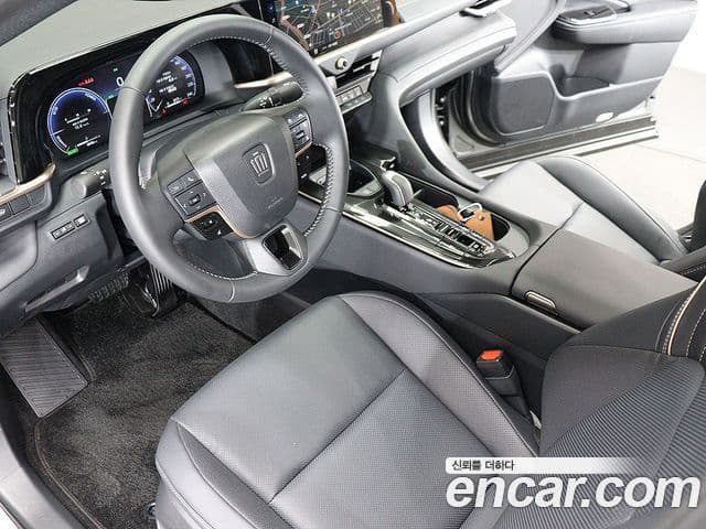 Toyota Crown Crossover 2025 — ფოტო 20/20
