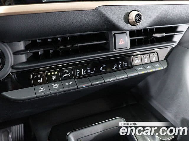 Toyota Crown Crossover 2025 — ფოტო 2/20