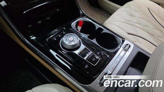 Kia Carnival 2023 — Photo 16/34