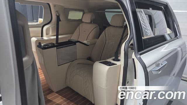 Kia Carnival 2023 — Photo 33/34