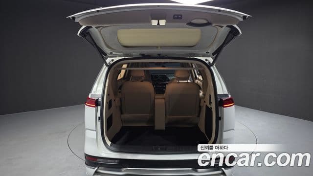 Kia Carnival 2023 — Photo 13/34