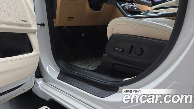 Kia Carnival 2023 — Photo 18/34