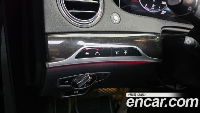 Mercedes-Benz S-Class 2018 — Photo 10/36
