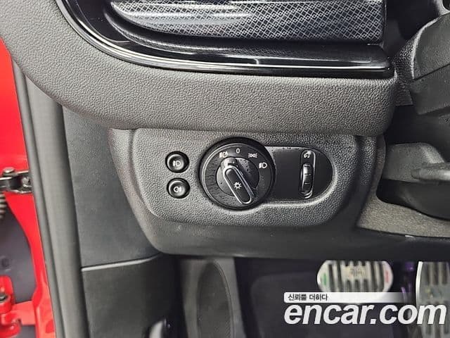 Mini Cooper Clubman 2023 — ფოტო 15/18
