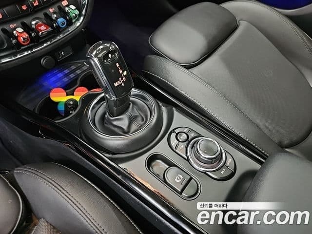 Mini Cooper Clubman 2023 — ფოტო 16/18