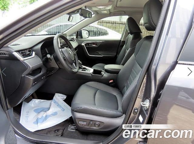 Toyota RAV4 2025 — ფოტო 4/20