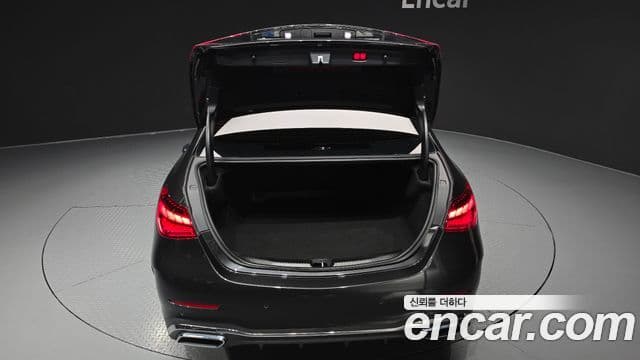 Mercedes-Benz C-Class 2022 — ფოტო 19/20