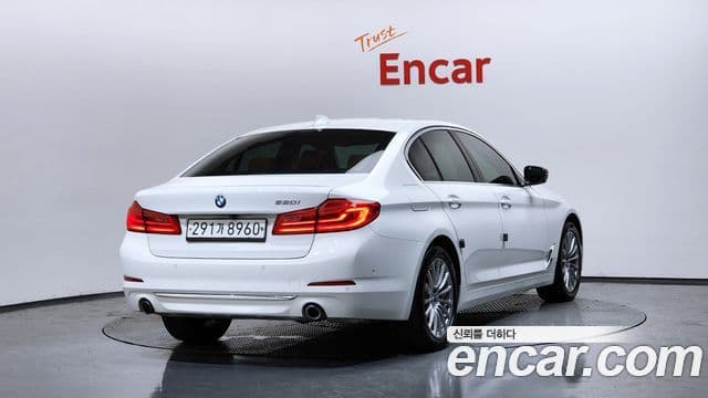 BMW 5 Series 2020 — фото 2 из 20