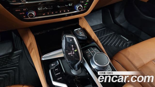 BMW 5 Series 2020 — фото 9 из 20
