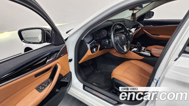 BMW 5 Series 2020 — фото 10 из 20