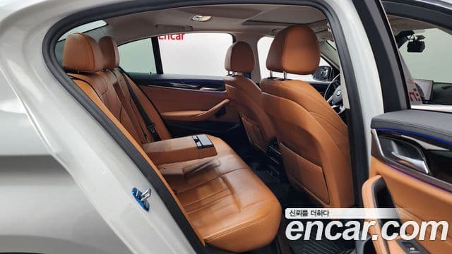 BMW 5 Series 2020 — фото 11 из 20
