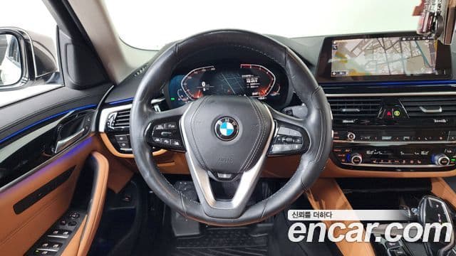 BMW 5 Series 2020 — фото 13 из 20