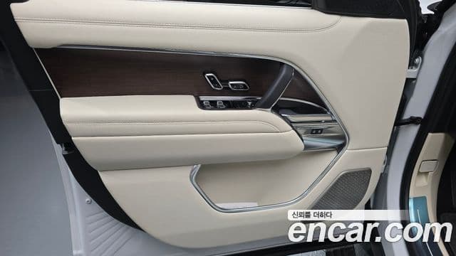 Land Rover Range Rover 2022 — Photo 29/36