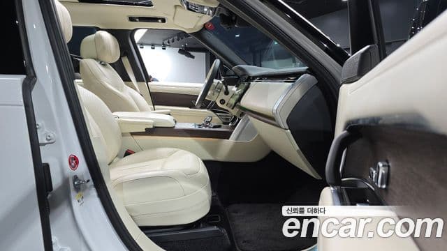 Land Rover Range Rover 2022 — Photo 2/36