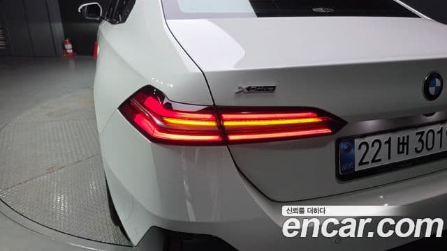 BMW 5 Series 2025 — ფოტო 20/37