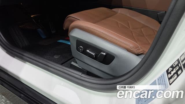 BMW 5 Series 2025 — ფოტო 27/37