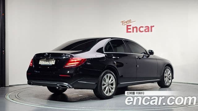 Mercedes-Benz E-Class 2020 — ფოტო 1/20
