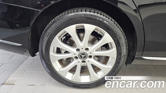 Mercedes-Benz E-Class 2020 — ფოტო 4/20
