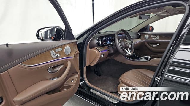 Mercedes-Benz E-Class 2020 — ფოტო 8/20