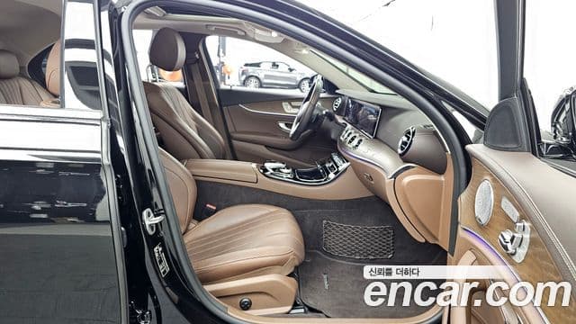 Mercedes-Benz E-Class 2020 — ფოტო 11/20