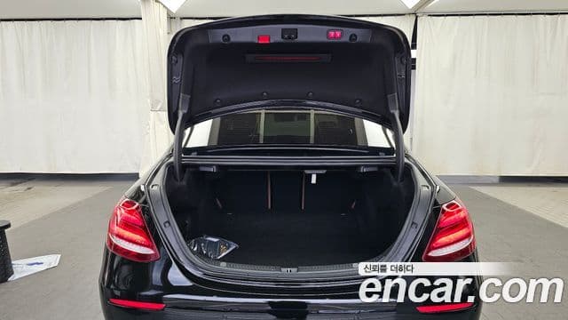 Mercedes-Benz E-Class 2020 — ფოტო 20/20