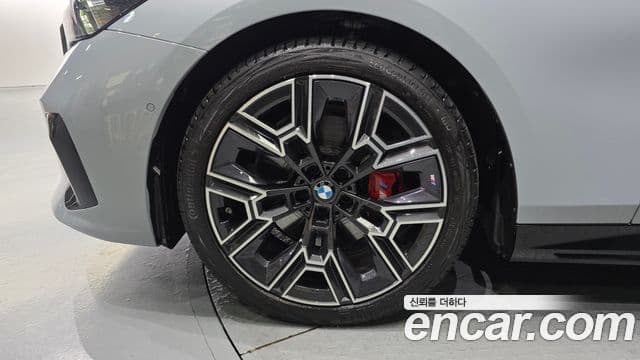 BMW 5 Series 2025 — Photo 12/20
