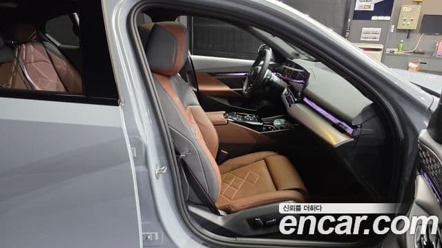 BMW 5 Series 2025 — Photo 17/20
