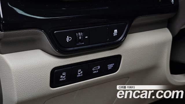 Kia Carnival 2024 — Şəkil 17/20