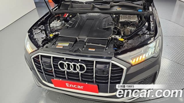 Audi Q7 2021 — ფოტო 6/20