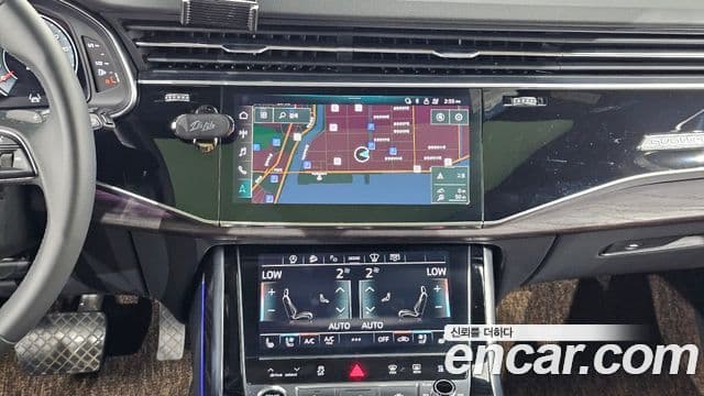 Audi Q7 2021 — ფოტო 14/20
