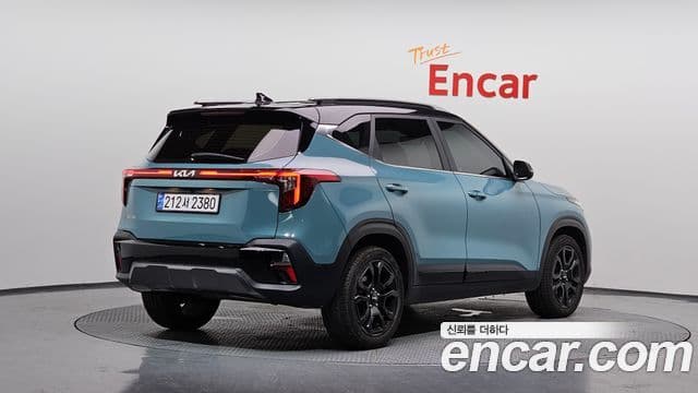 Kia Seltos 2023 — ფოტო 2/20