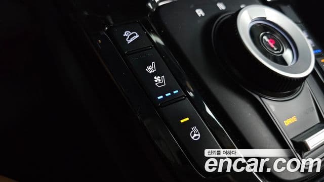 Kia Seltos 2023 — ფოტო 19/20