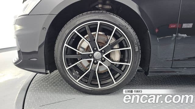 Audi A6 2019 — ფოტო 5/20
