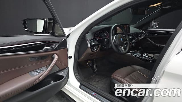 BMW 5 Series 2022 — ფოტო 10/20